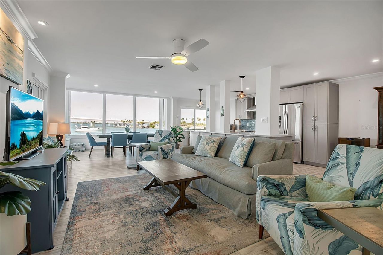 226 Golden Gate Point, Unit 21, Sarasota, FL 34236 Photo