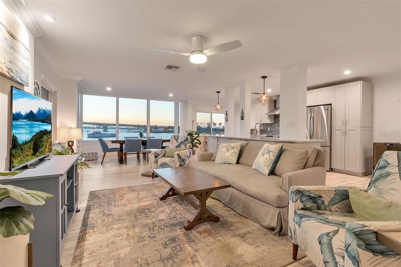 226 Golden Gate Point, Unit 21, Sarasota, FL 34236 Photo