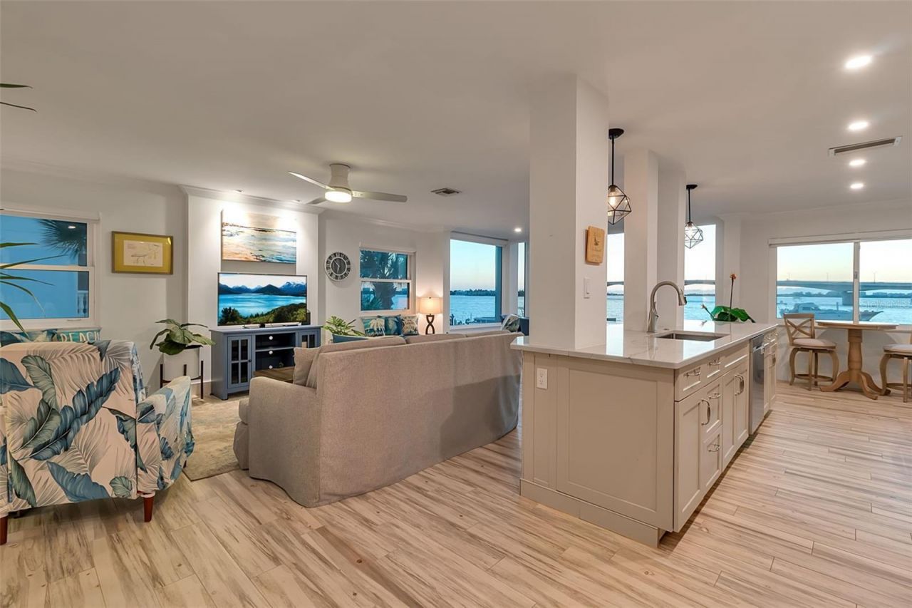 226 Golden Gate Point, Unit 21, Sarasota, FL 34236 Photo