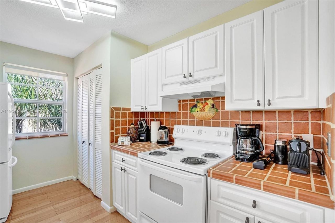 19877 E Country Club Dr, Unit 3607, Aventura, FL 33180 Photo