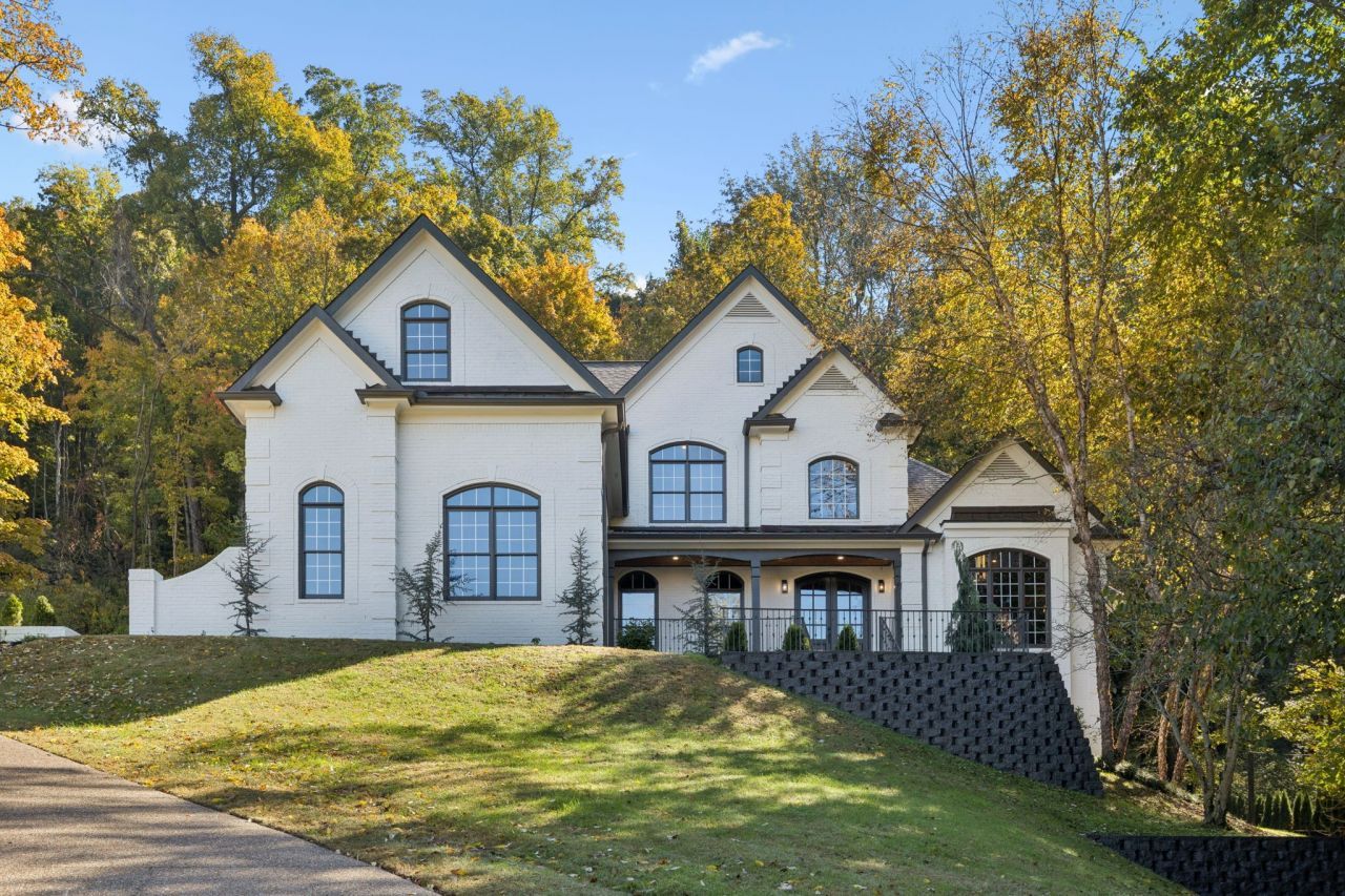 945 Travelers Ct, Nashville, TN 37220 Main Photo