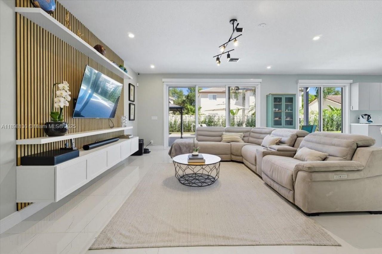 347 Fairmont Rd, Weston, FL 33326 Photo