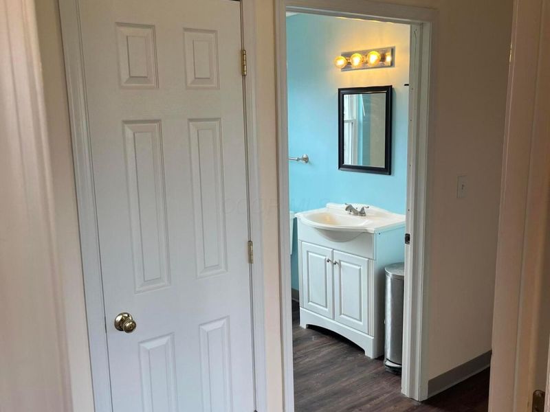 98 Buckeye Circle, Columbus, OH 43217 Photo 11