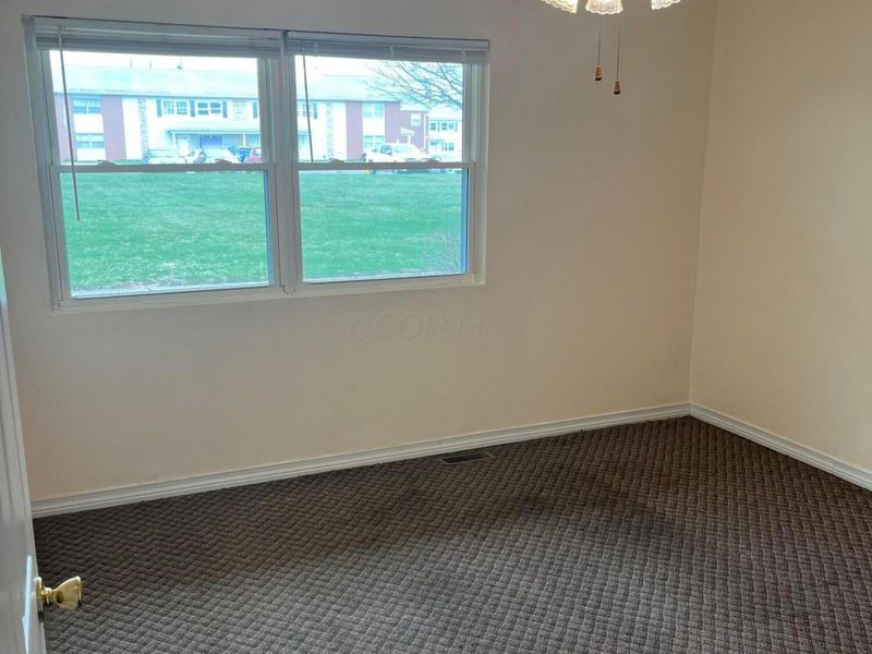 98 Buckeye Circle, Columbus, OH 43217 Photo 8