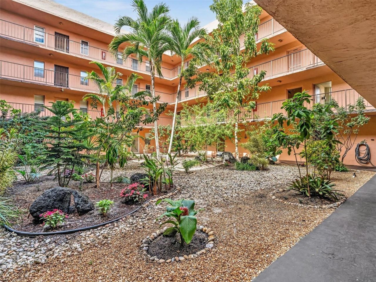 2841 Somerset Dr, Unit 105, Lauderdale Lakes, FL 33311 Photo