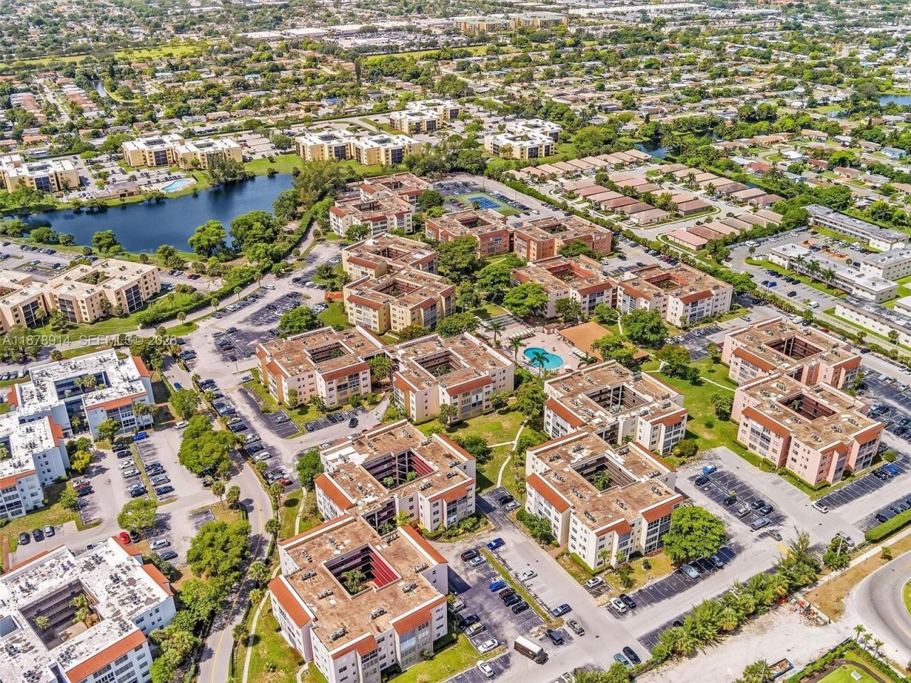 2841 Somerset Dr, Unit 105, Lauderdale Lakes, FL 33311 Photo