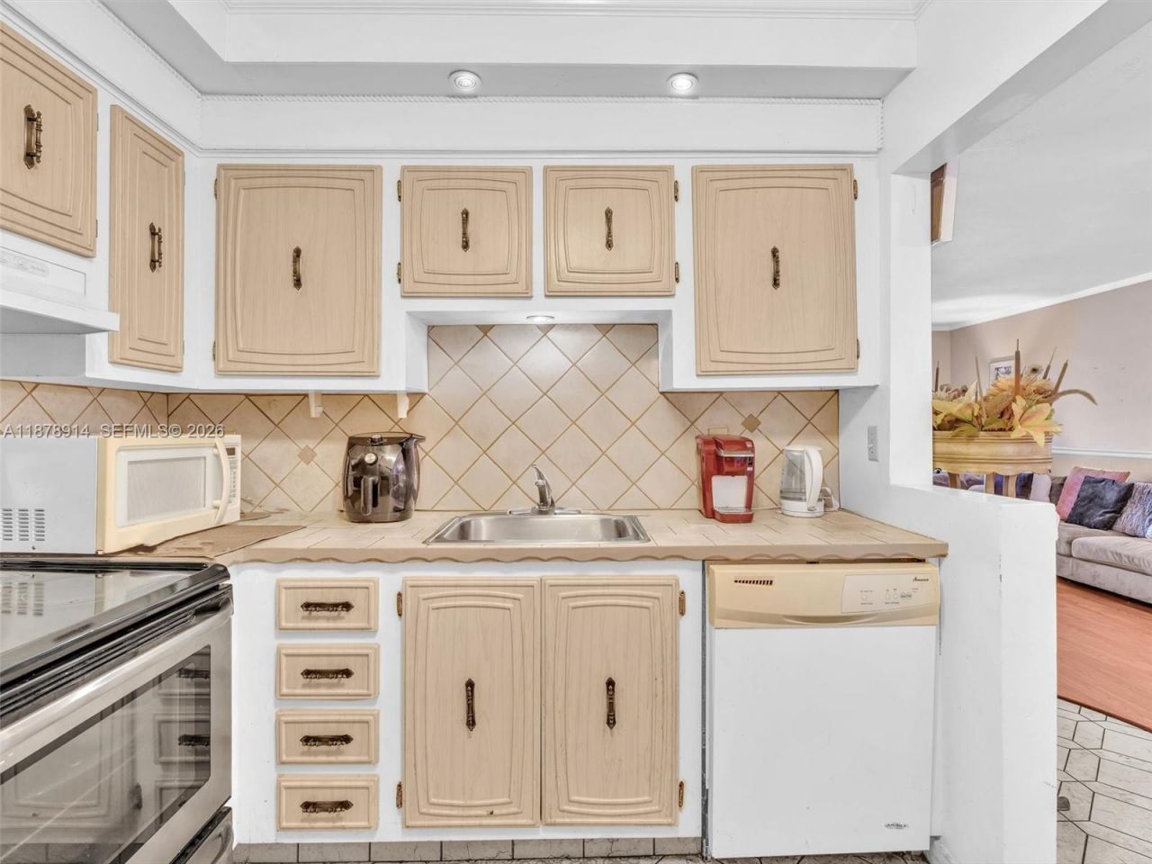 2841 Somerset Dr, Unit 105, Lauderdale Lakes, FL 33311 Photo