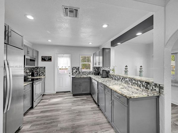 422 49th St, West Palm Beach, FL 33407