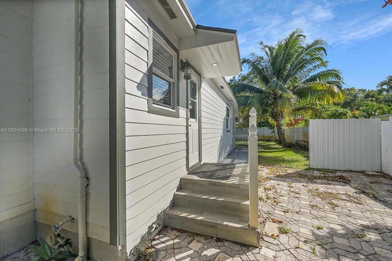 422 49th St, West Palm Beach, FL 33407 Photo