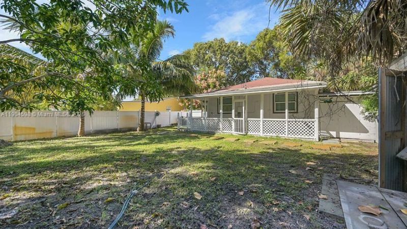 422 49th St, West Palm Beach, FL 33407 Photo