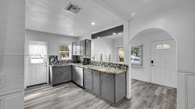 422 49th St, West Palm Beach, FL 33407 Photo