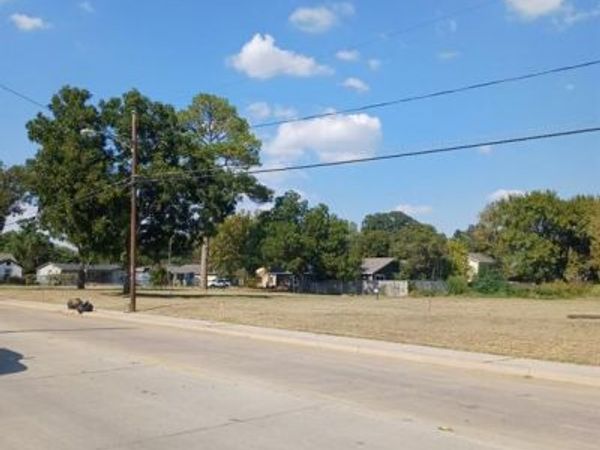 8312 Carbondale Street , Dallas, TX 75216