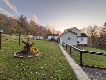 21 N WILSON Street, Junior, WV 26275