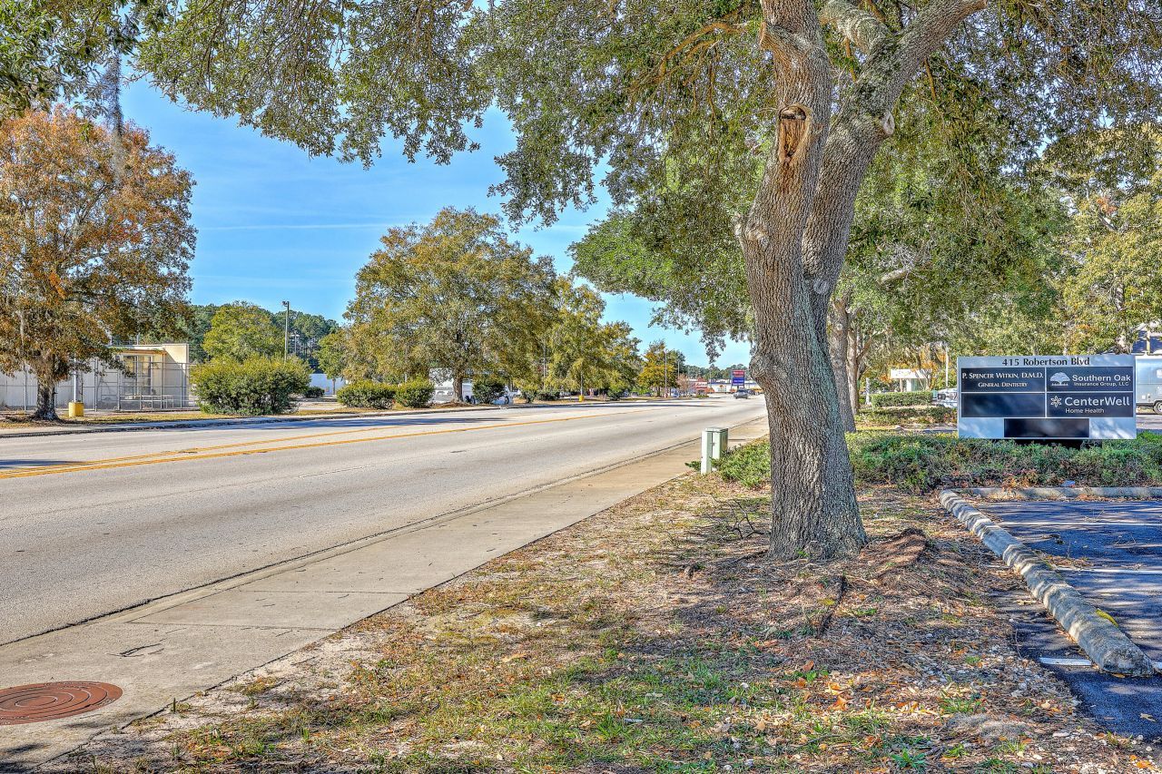 415 Robertson Boulevard Photo 8