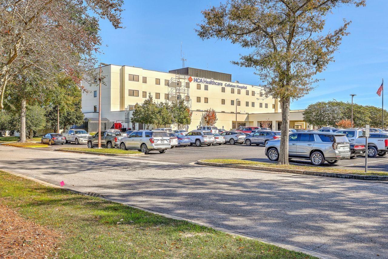 415 Robertson Boulevard Photo 9