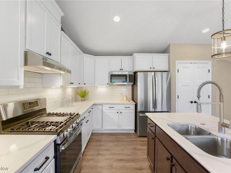 2334 Ledgestone Drive NW, Uniontown, OH 44685 Photo 14