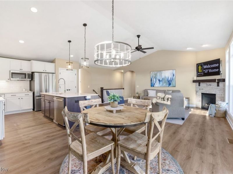 2334 Ledgestone Drive NW, Uniontown, OH 44685 Photo 4