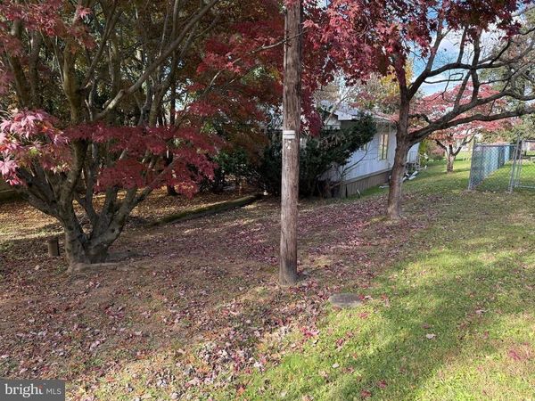 1975 HERBERT AVENUE, HELLERTOWN, PA 18055