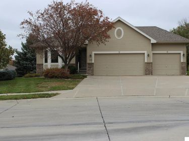 19220 Ontario Circle, Omaha, NE 68130