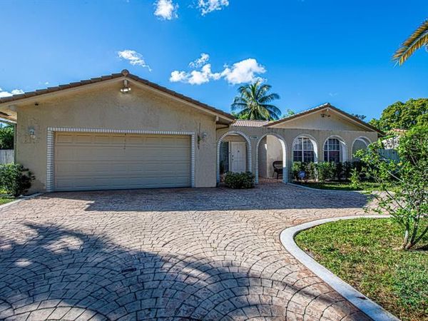 11200 NW 39th Ct, Coral Springs, FL 33065