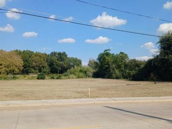 8318 Carbondale Street , Dallas, TX 75216