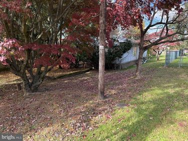 1975 HERBERT AVENUE, HELLERTOWN, PA 18055