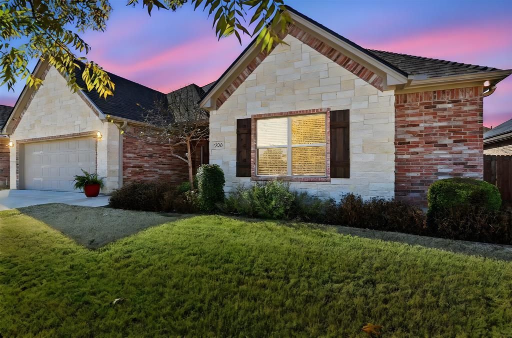 906 Chestnut Grove Drive, Cleburne, TX 76033 Main Photo