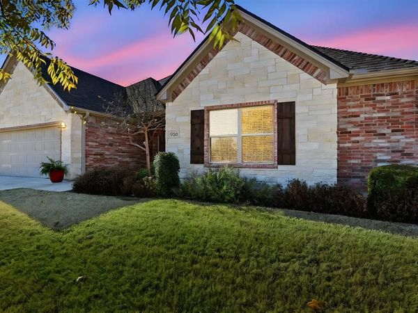 906 Chestnut Grove Drive, Cleburne, TX 76033