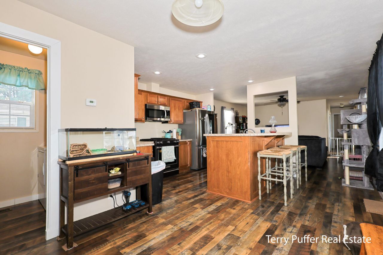 796 Strawberry Lane, Muskegon, MI 49442 Main Photo