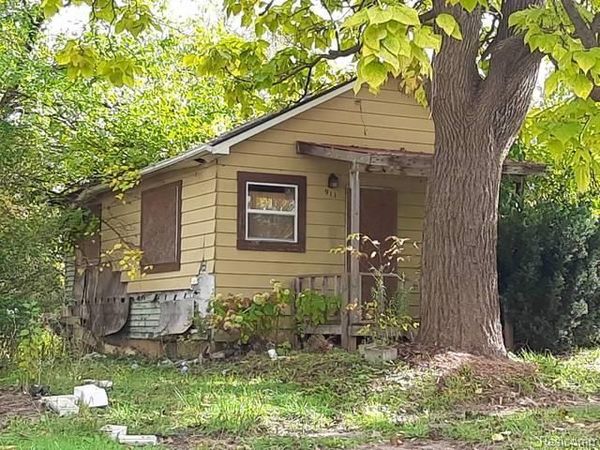 911 Hughes Avenue, Flint, MI 48503