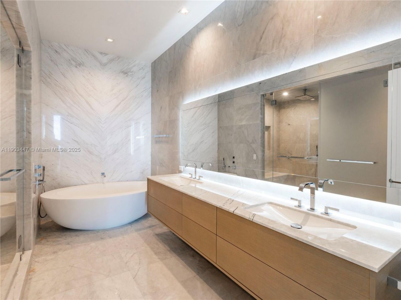 18501 Collins Av, Unit 1501, Sunny Isles Beach, FL 33160 Photo