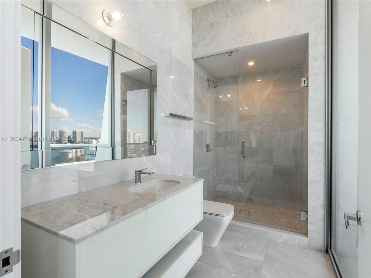 18501 Collins Av, Unit 1501, Sunny Isles Beach, FL 33160 Photo