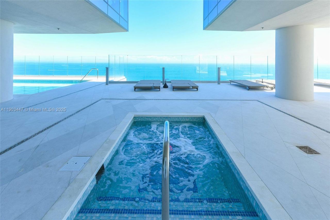 18501 Collins Av, Unit 1501, Sunny Isles Beach, FL 33160 Photo