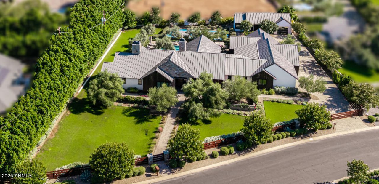 4535 N 49th Place, Phoenix, AZ 85018 Main Photo