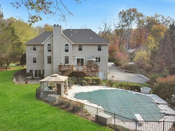 7 Valley Forge Rd, Oakland, NJ 07436