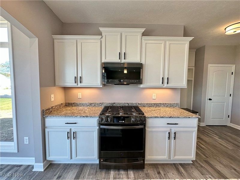 2316 Ledgestone Drive NW, Uniontown, OH 44685 Photo 6