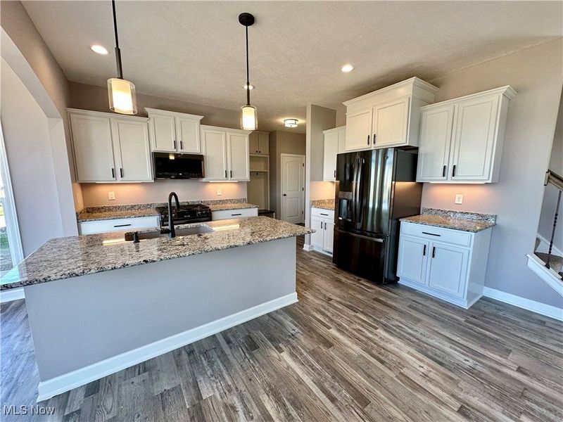 2316 Ledgestone Drive NW, Uniontown, OH 44685 Photo 7