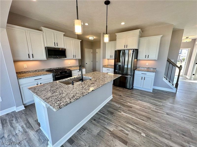 2316 Ledgestone Drive NW, Uniontown, OH 44685 Photo 8