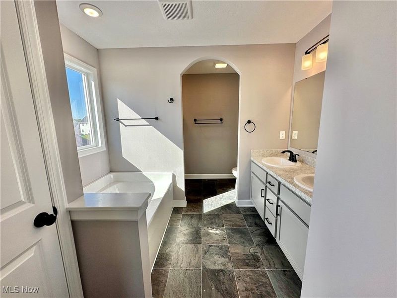 2316 Ledgestone Drive NW, Uniontown, OH 44685 Photo 9