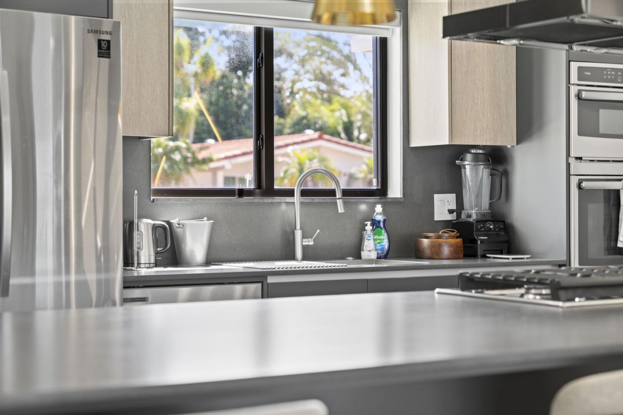 2511 NE 209th Terrace, Miami, FL 33180 Photo