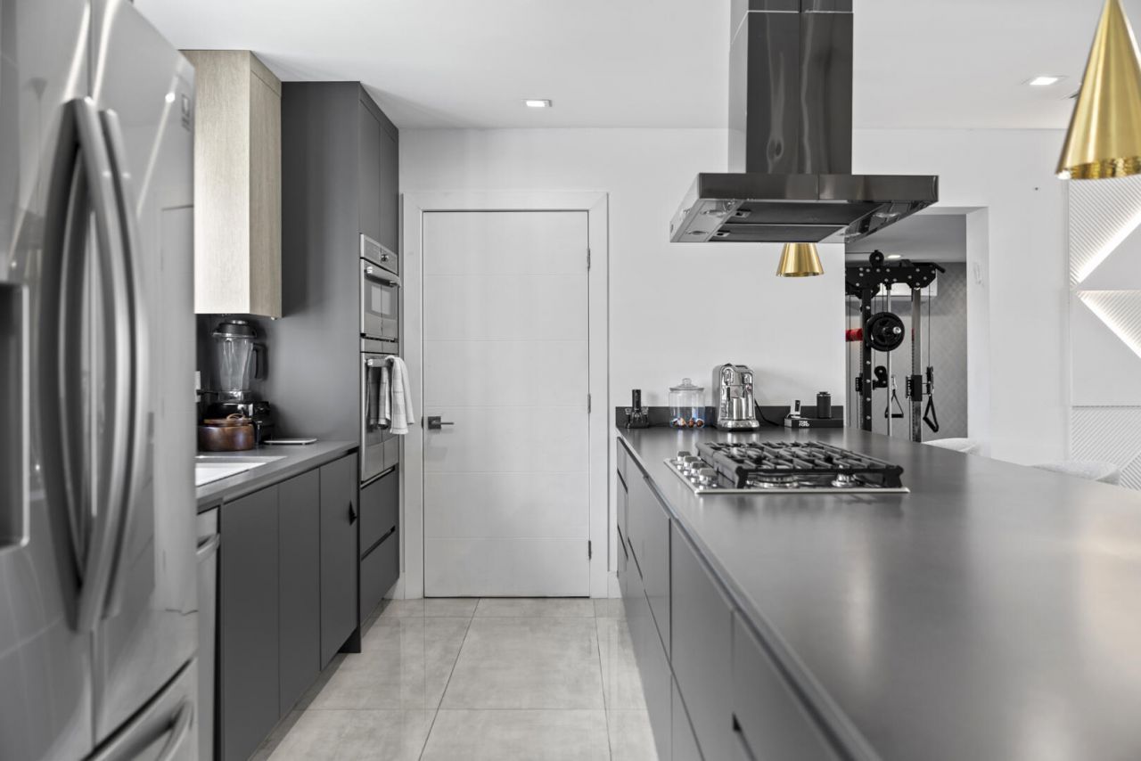 2511 NE 209th Terrace, Miami, FL 33180 Photo