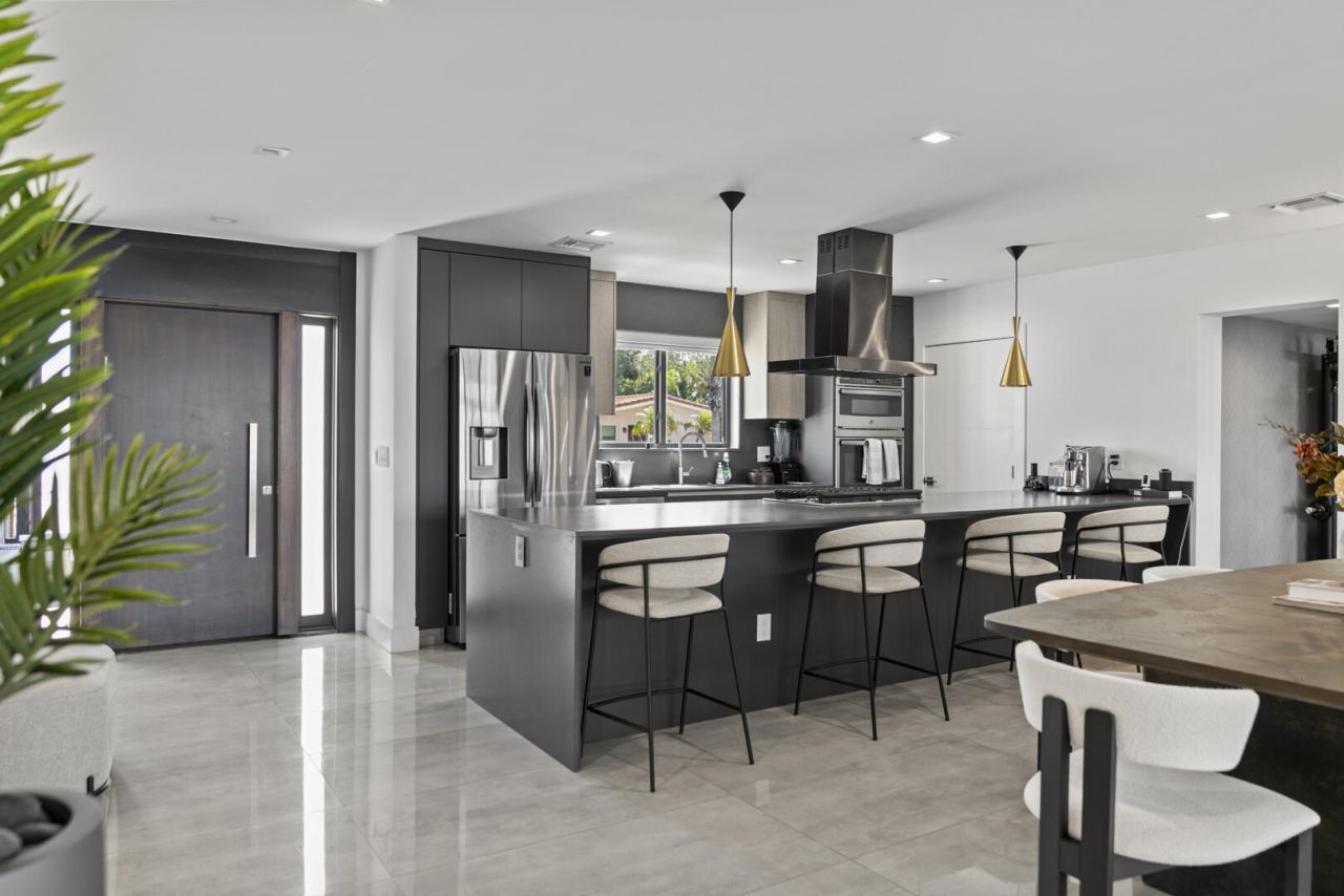 2511 NE 209th Terrace, Miami, FL 33180 Photo