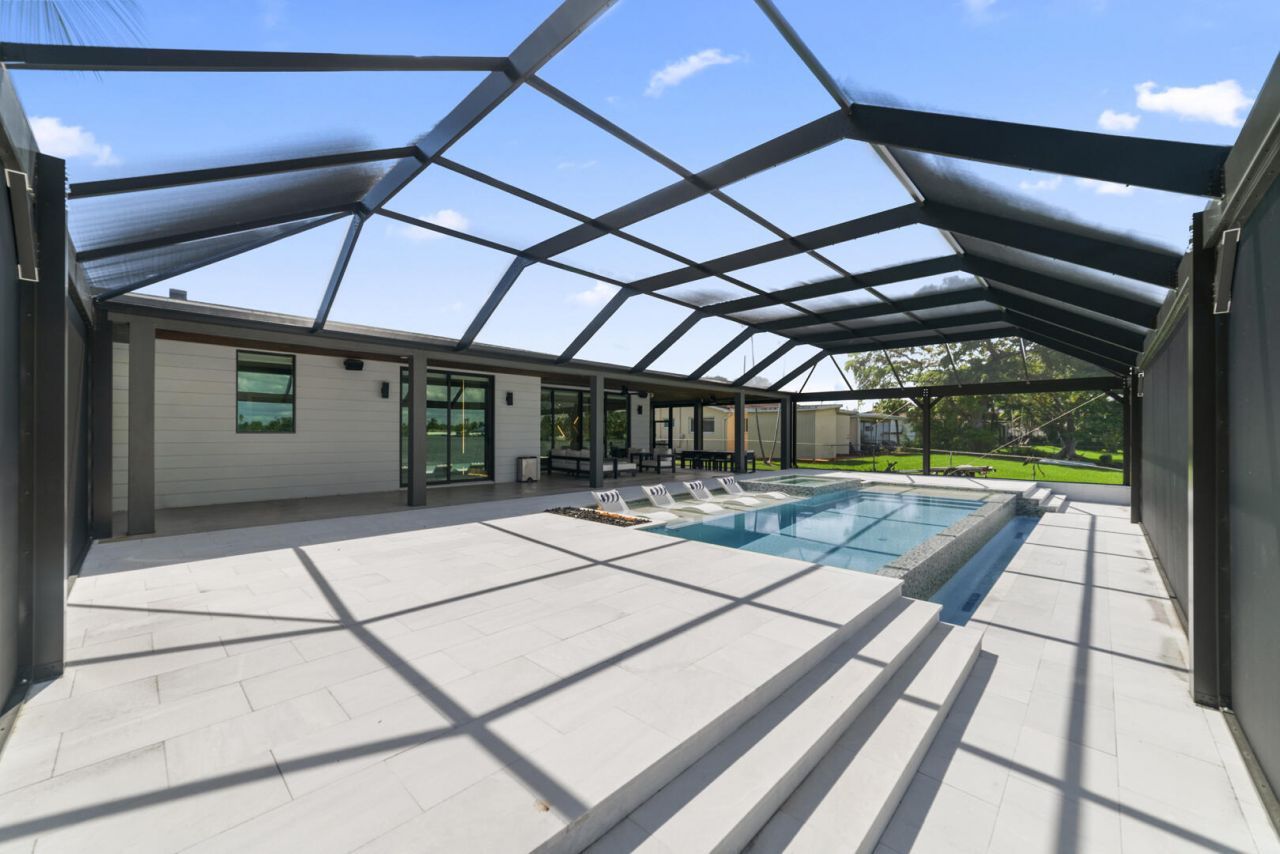 2511 NE 209th Terrace, Miami, FL 33180 Photo