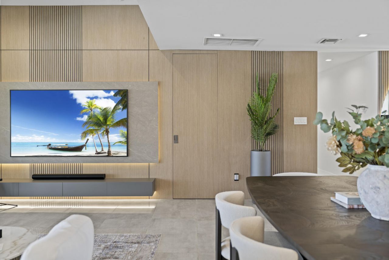 2511 NE 209th Terrace, Miami, FL 33180 Photo