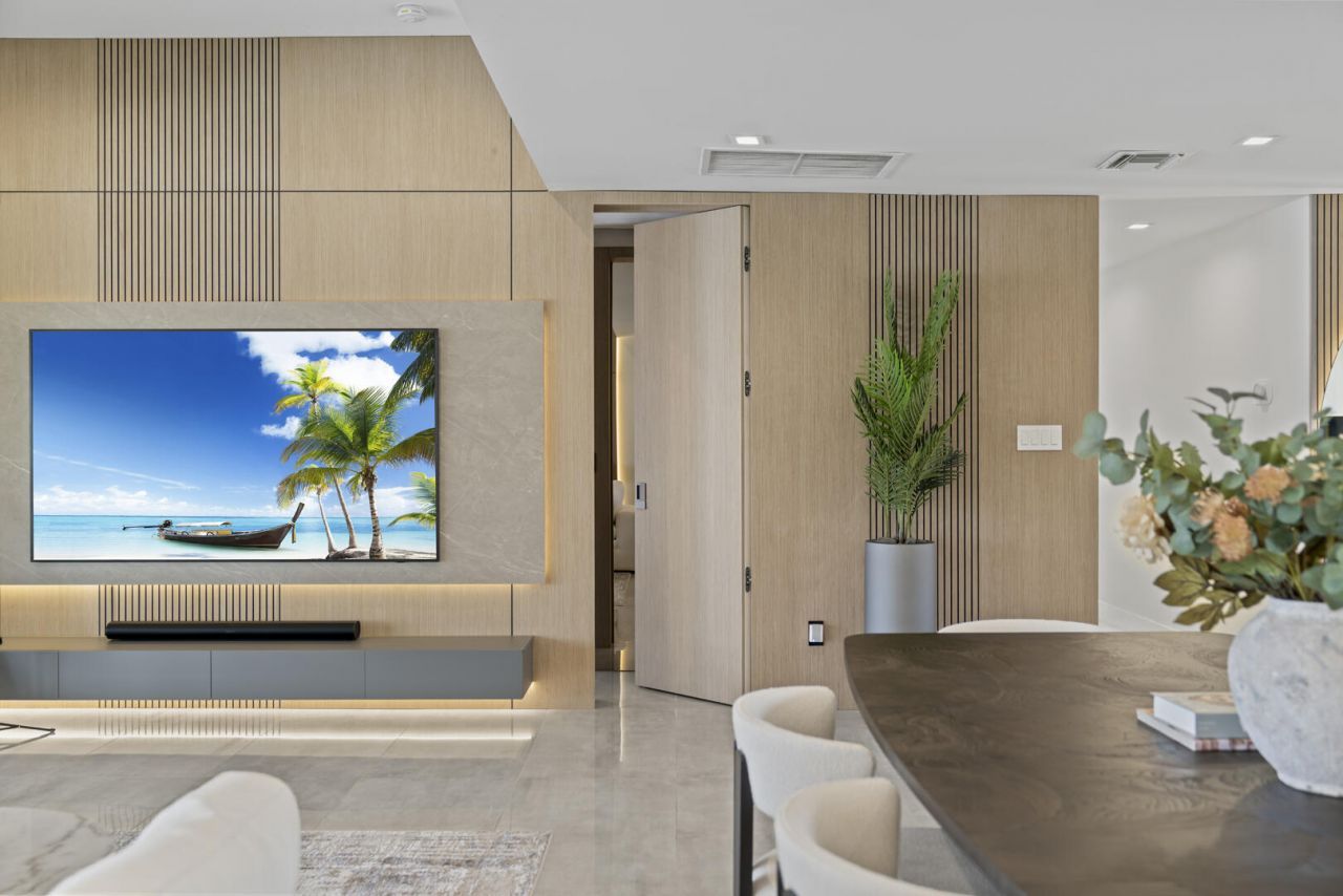 2511 NE 209th Terrace, Miami, FL 33180 Photo