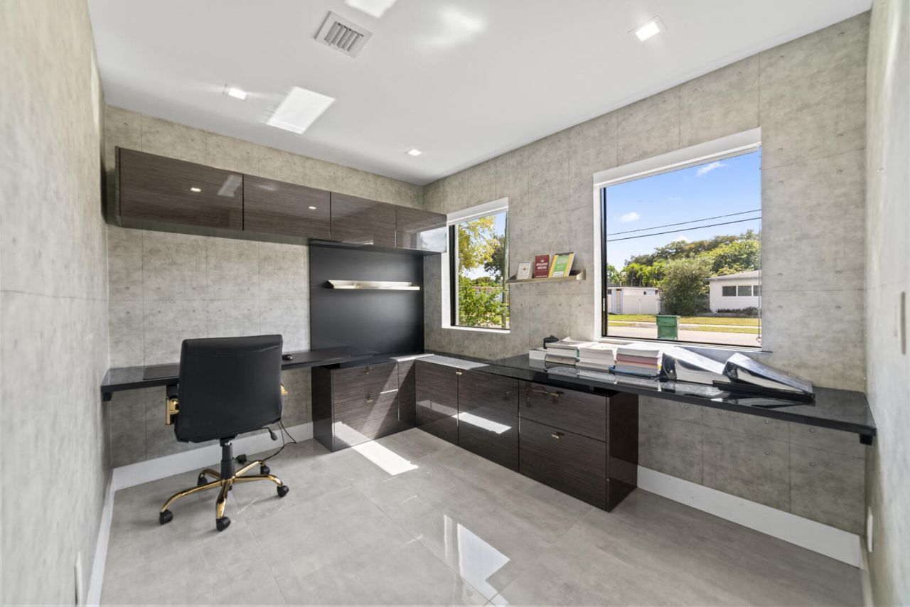 2511 NE 209th Terrace, Miami, FL 33180 Photo