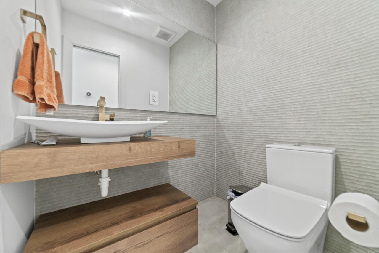 2511 NE 209th Terrace, Miami, FL 33180 Photo