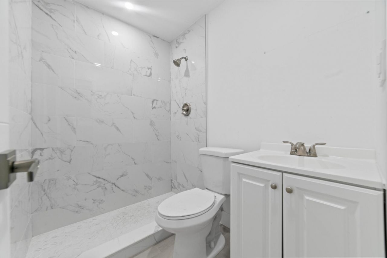 2511 NE 209th Terrace, Miami, FL 33180 Photo