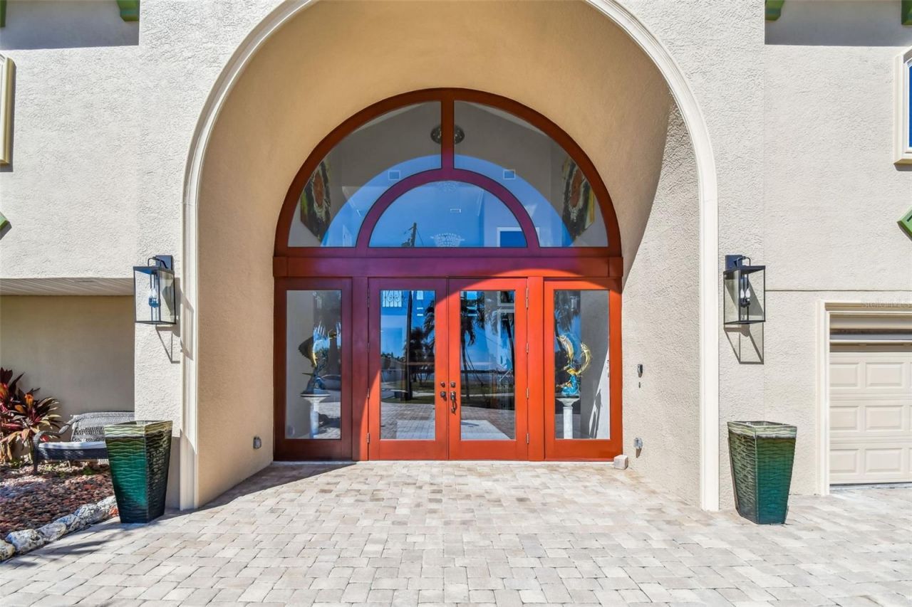 582 Johns Pass Avenue, Madeira Beach, FL 33708 Photo