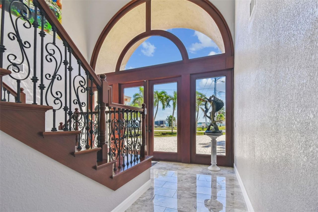 582 Johns Pass Avenue, Madeira Beach, FL 33708 Photo